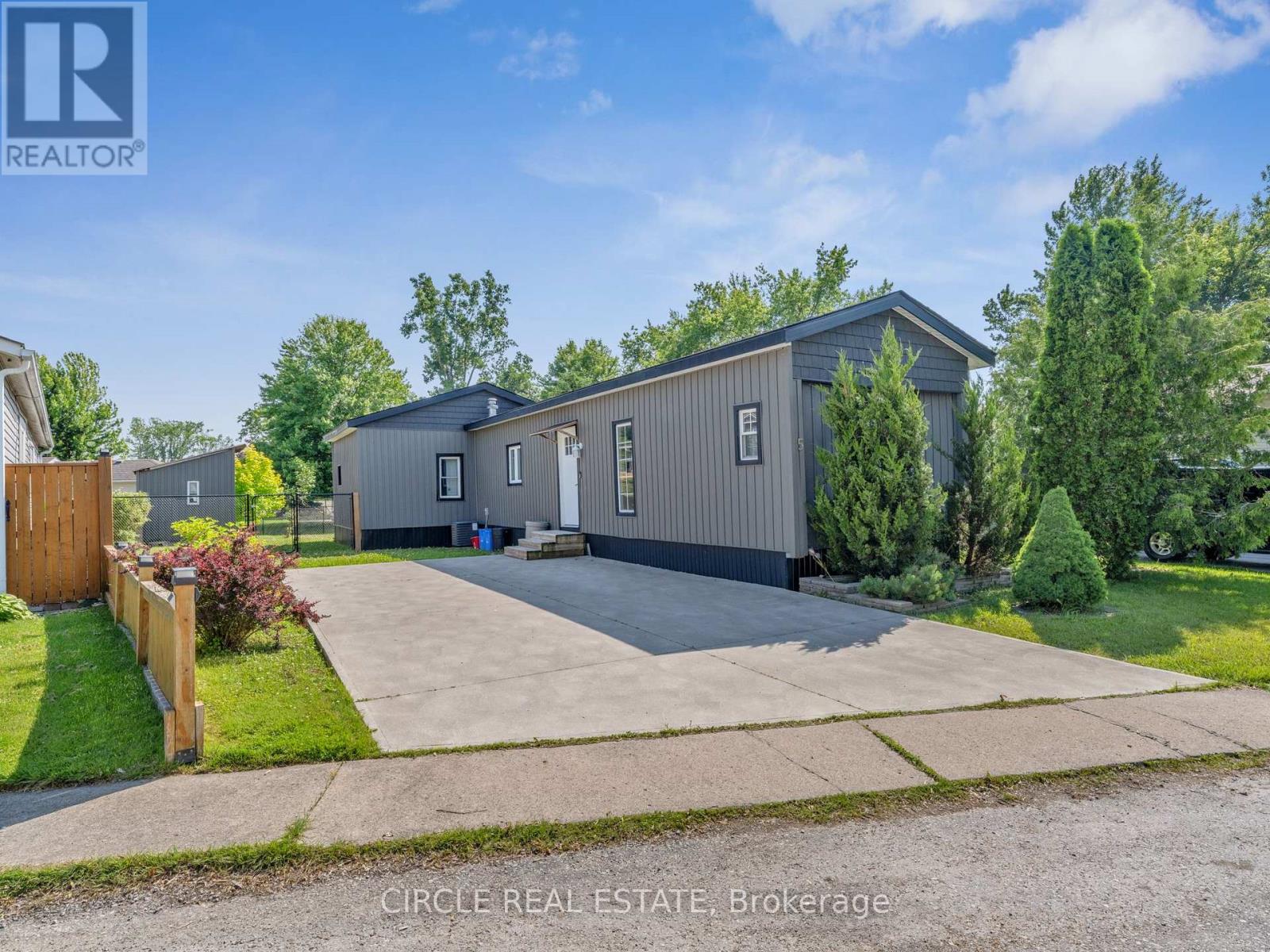 5 MAPLE DRIVE, Essex, Ontario