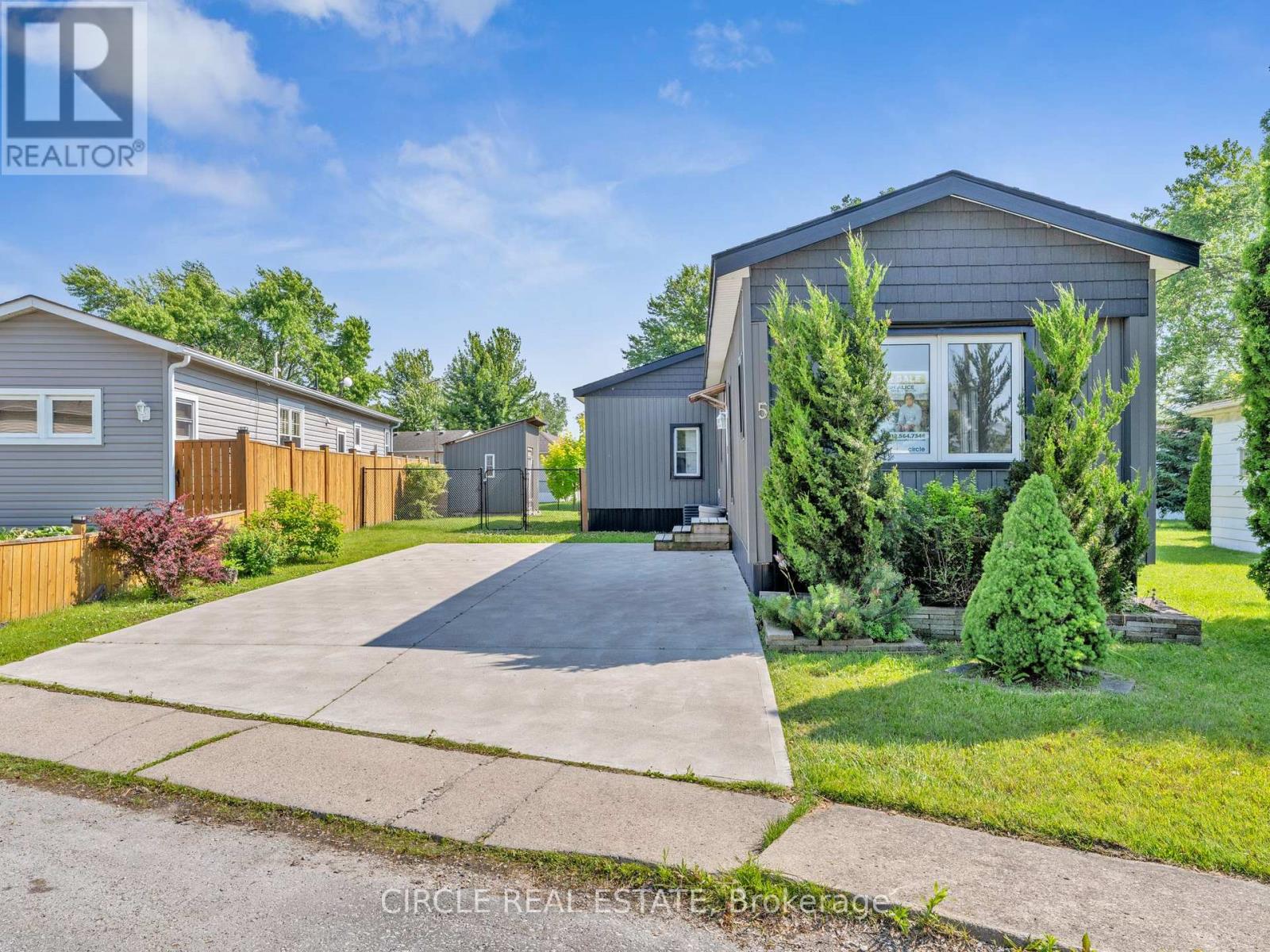5 Maple Drive, Essex, Ontario  N0R 1J0 - Photo 3 - X12216403