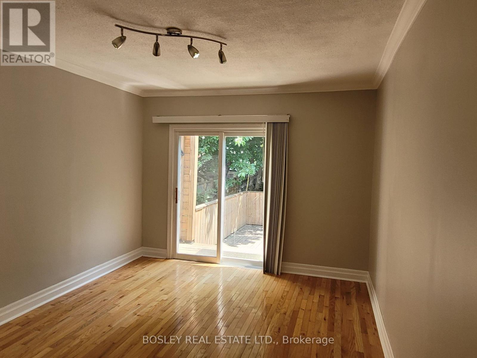 71 Rockcliffe Boulevard, Toronto, Ontario  M6N 4R4 - Photo 11 - W12216929