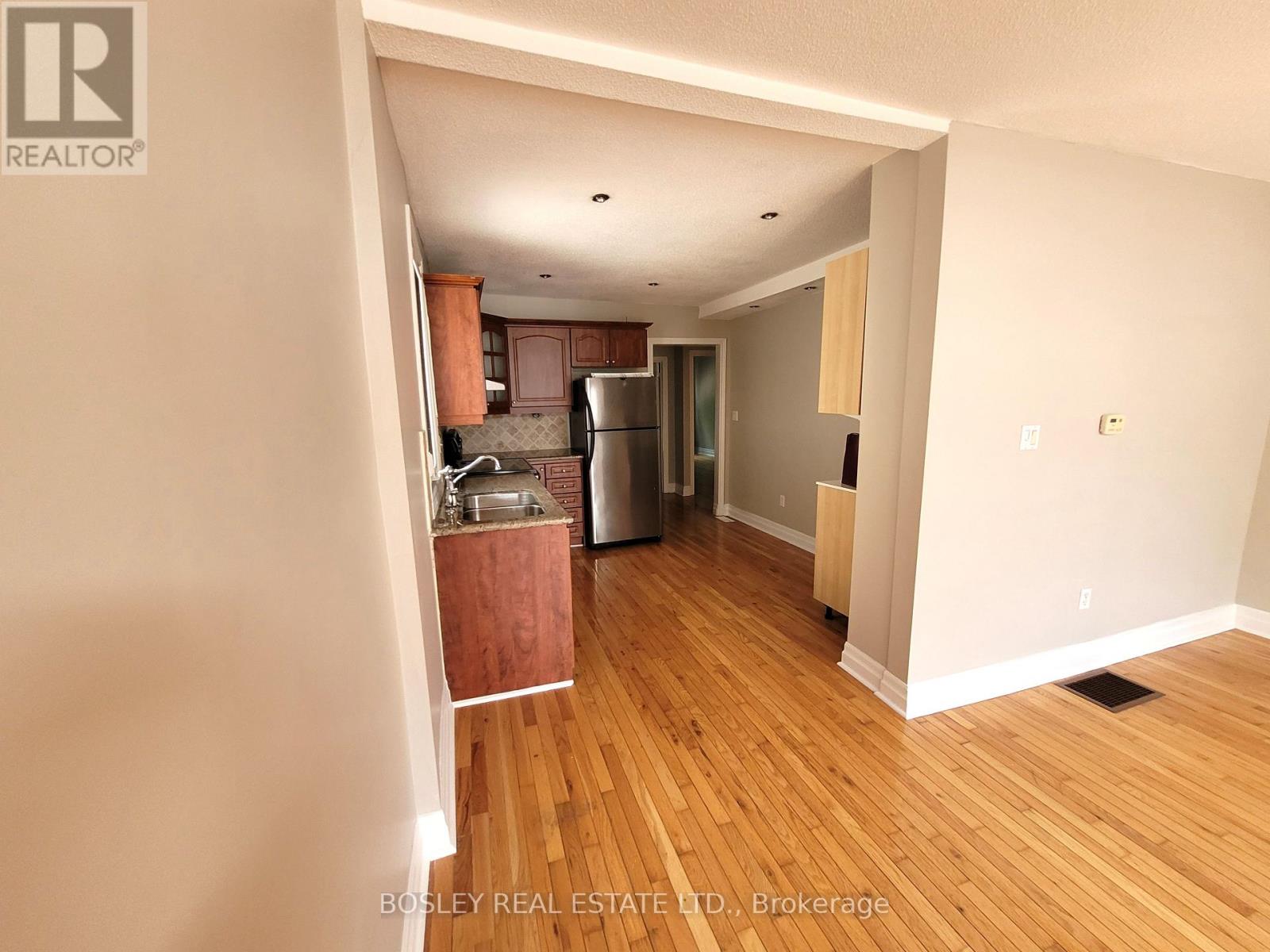 71 Rockcliffe Boulevard, Toronto, Ontario  M6N 4R4 - Photo 4 - W12216929