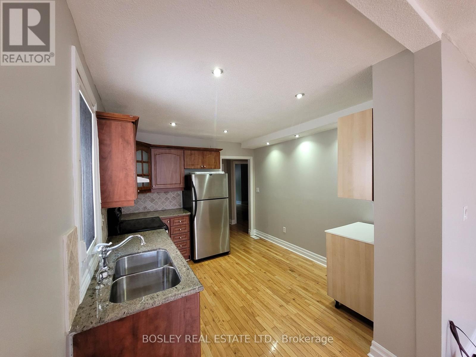 71 Rockcliffe Boulevard, Toronto, Ontario  M6N 4R4 - Photo 5 - W12216929