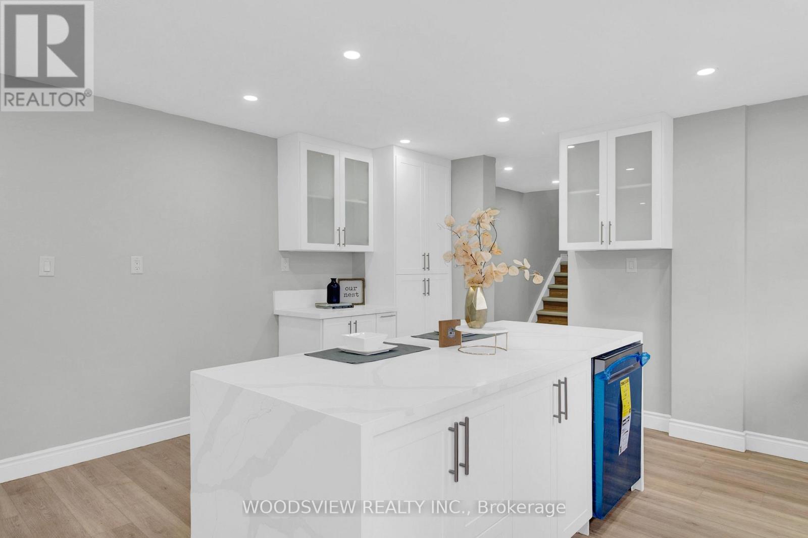 1152 Kos Boulevard, Mississauga, Ontario  L5J 4L6 - Photo 3 - W12216975