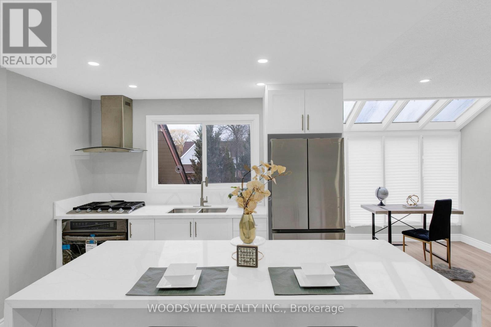 1152 Kos Boulevard, Mississauga, Ontario  L5J 4L6 - Photo 4 - W12216975