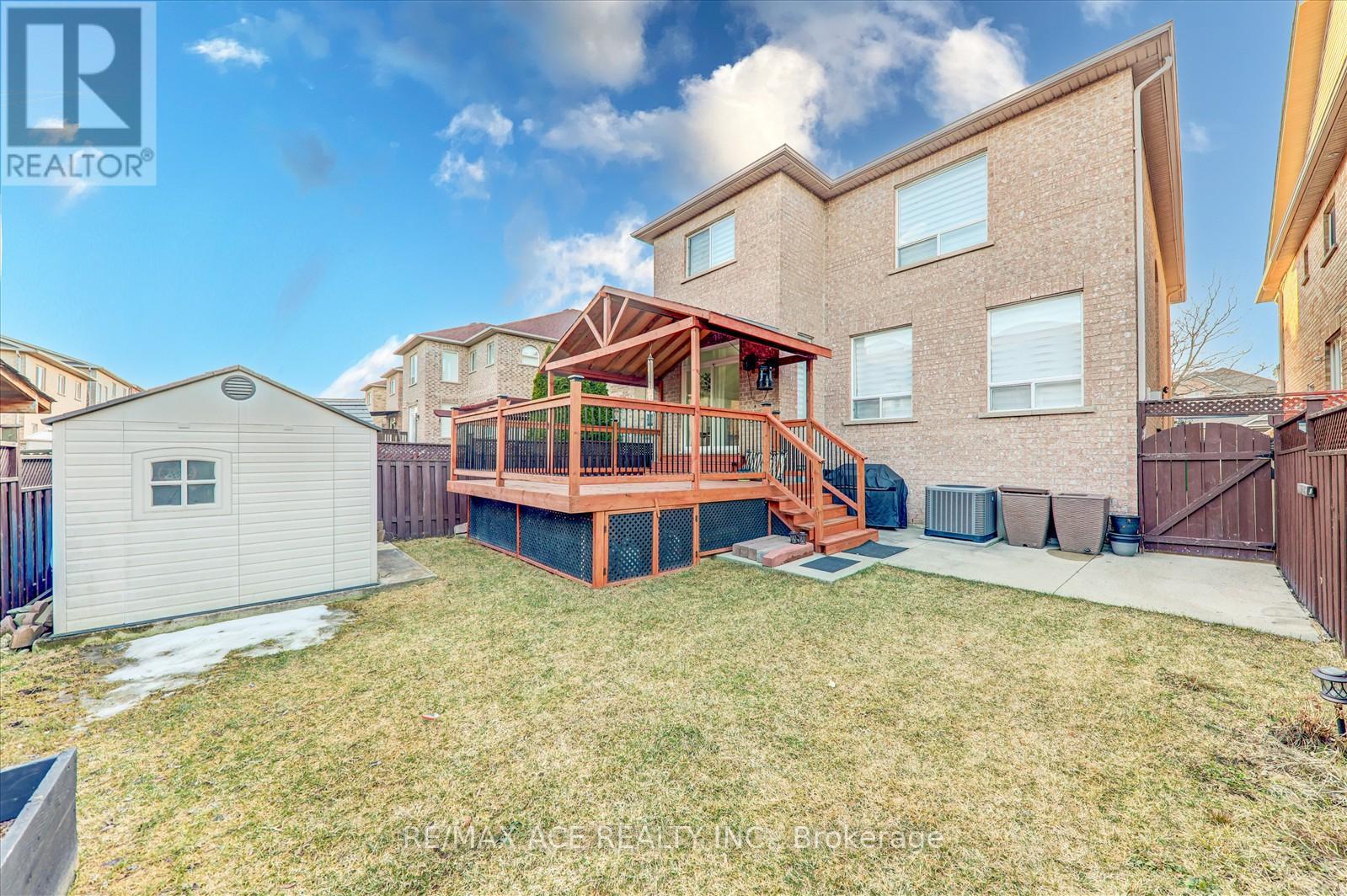 62 Saffron Crescent, Brampton, Ontario  L6S 6H7 - Photo 32 - W12217049