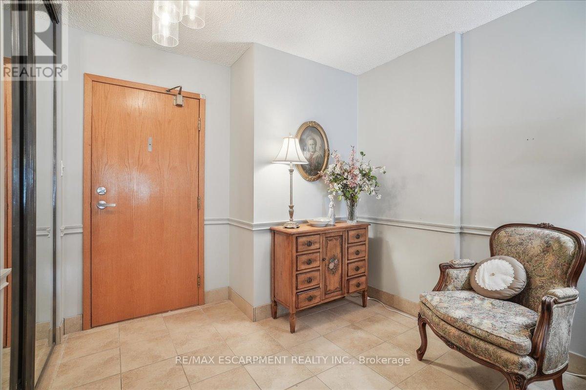603 - 1237 North Shore Boulevard, Burlington, Ontario  L7S 1C7 - Photo 4 - W12217070