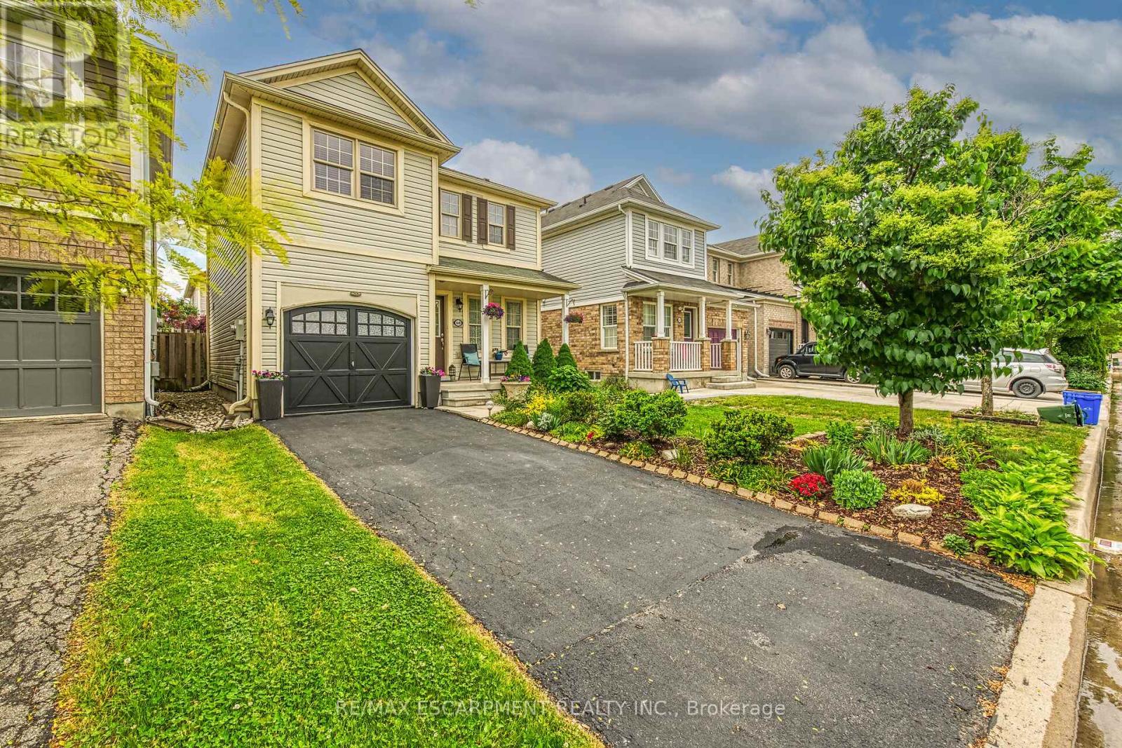 68 Powell Drive, Hamilton, Ontario  L0R 1C0 - Photo 5 - X12216902
