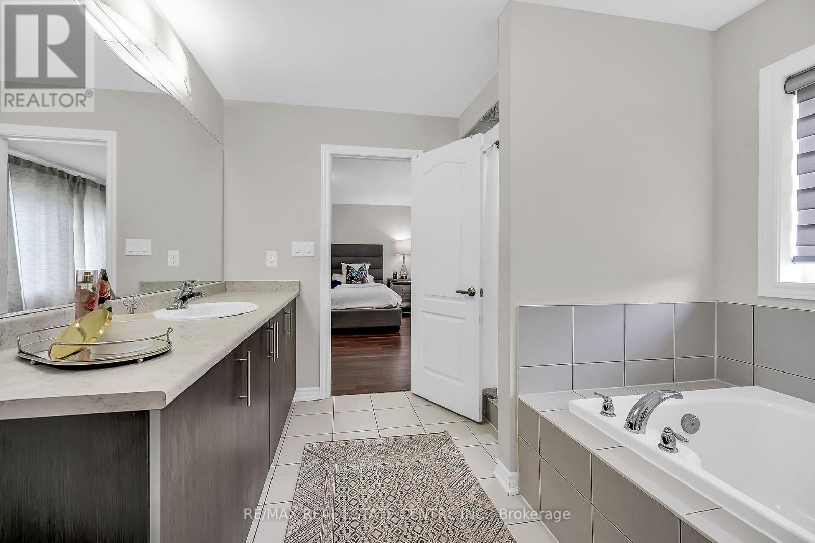 198 Whithorn Crescent, Haldimand, Ontario  N3W 0C9 - Photo 31 - X12216932