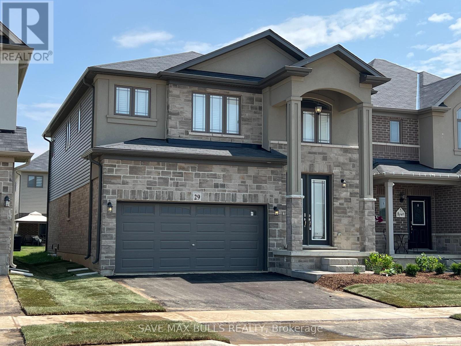 29 Mair Avenue, Brantford, Ontario  N3T 0T2 - Photo 2 - X12216960