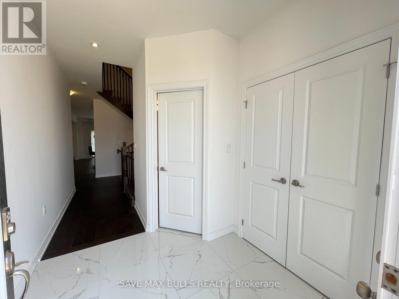 29 Mair Avenue, Brantford, Ontario  N3T 0T2 - Photo 3 - X12216960
