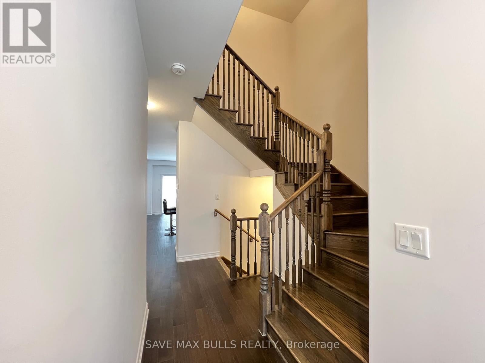 29 Mair Avenue, Brantford, Ontario  N3T 0T2 - Photo 5 - X12216960