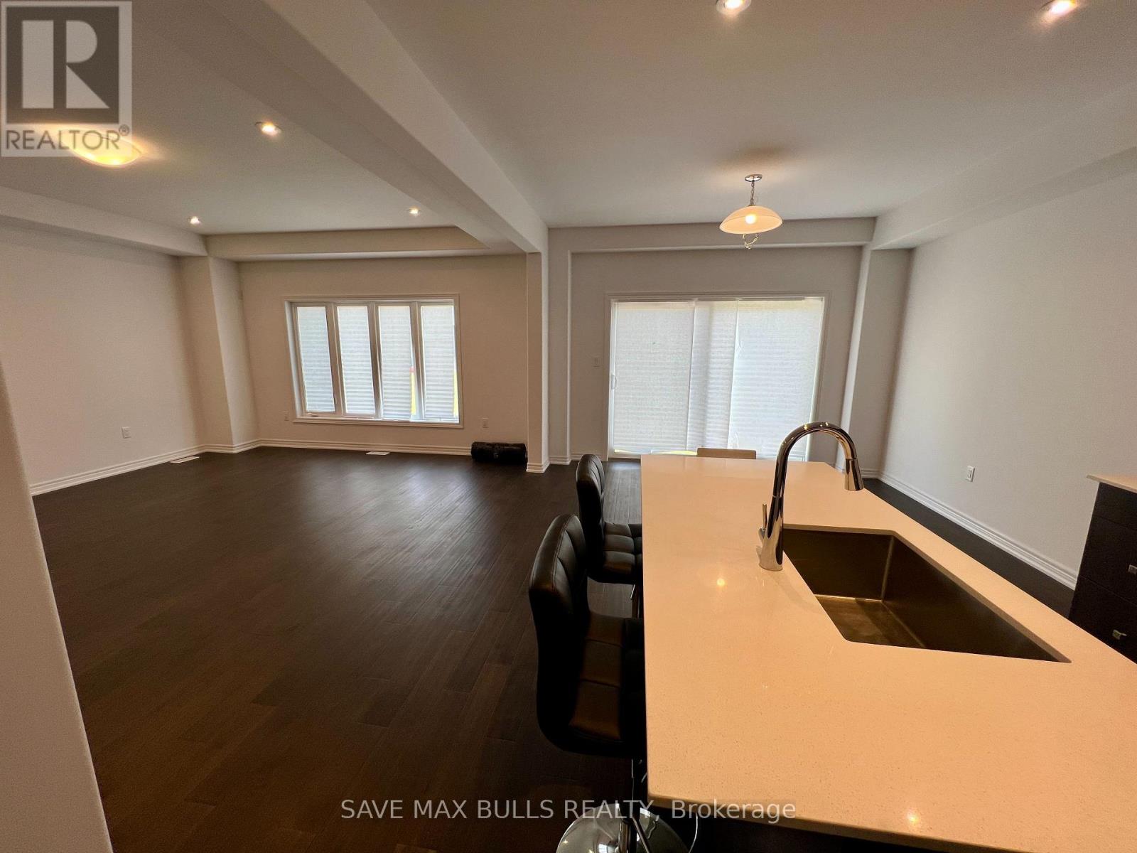 29 Mair Avenue, Brantford, Ontario  N3T 0T2 - Photo 9 - X12216960