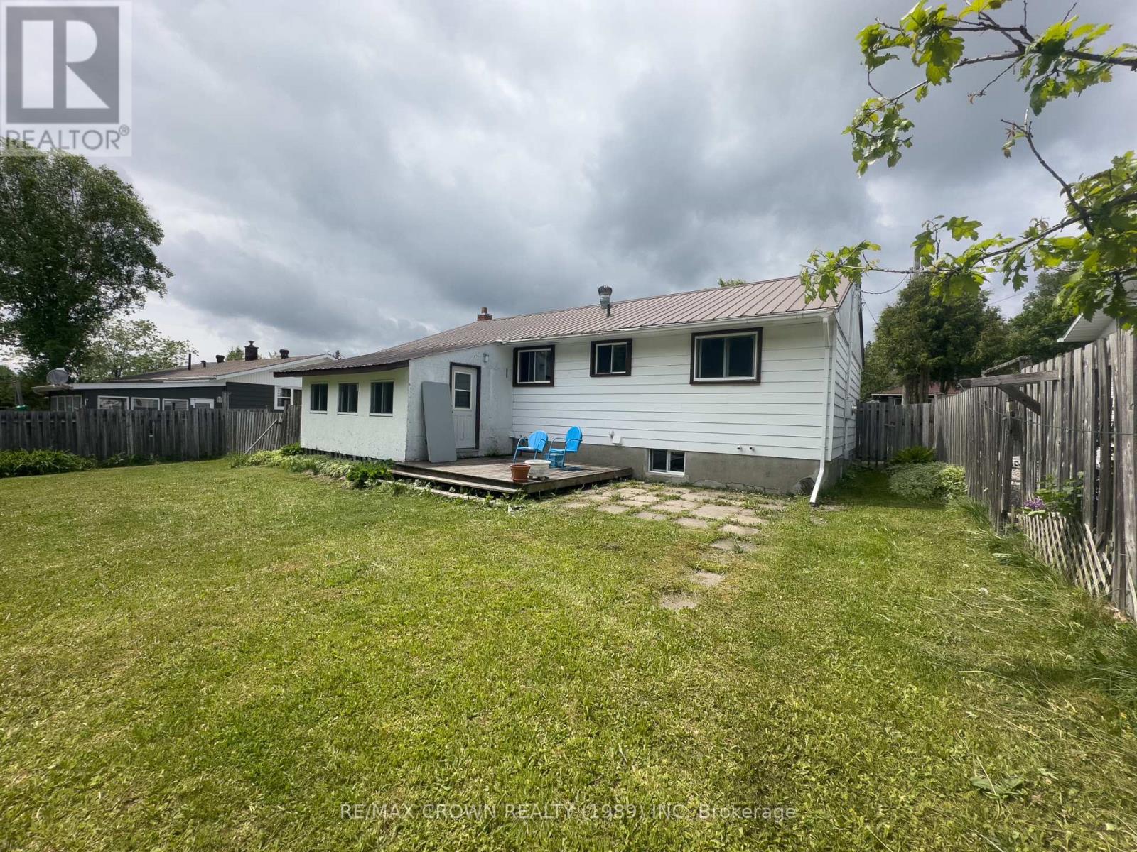 36 Birch Crescent, Temagami, Ontario  P0H 2H0 - Photo 5 - X12217043
