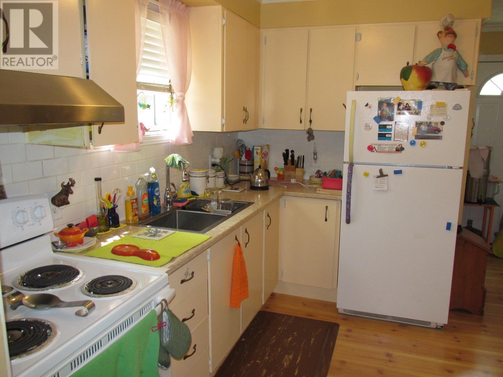 31 Hergott Ave, Elliot Lake, Ontario  P5A 3B1 - Photo 3 - SM251362