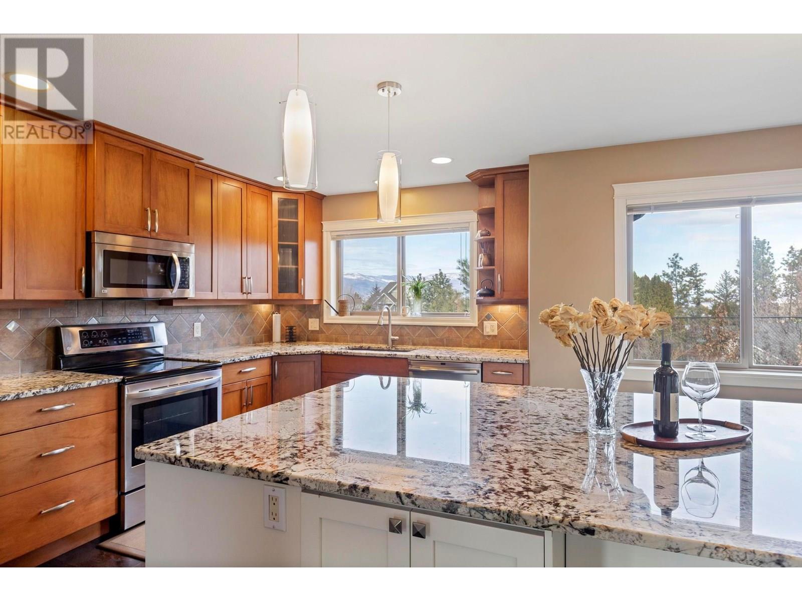 524 Curlew Drive, Kelowna, British Columbia  V1W 4M2 - Photo 4 - 10352044
