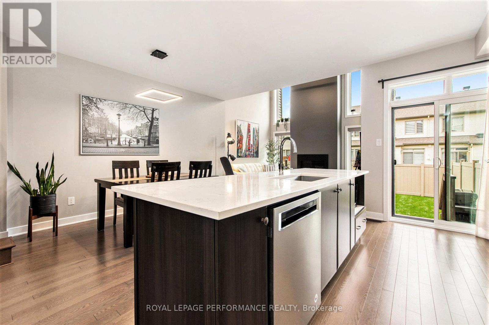 586 Triangle Street, Ottawa, Ontario  K2V 0M1 - Photo 8 - X12166186