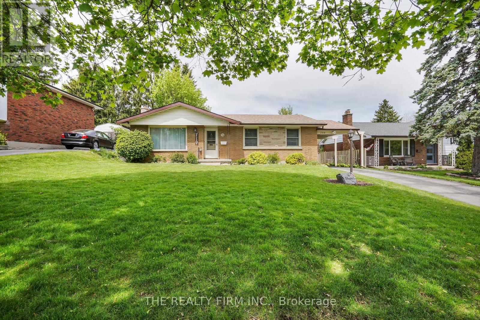 206 Tavistock Road, London South, Ontario  N6J 1Z9 - Photo 2 - X12217166
