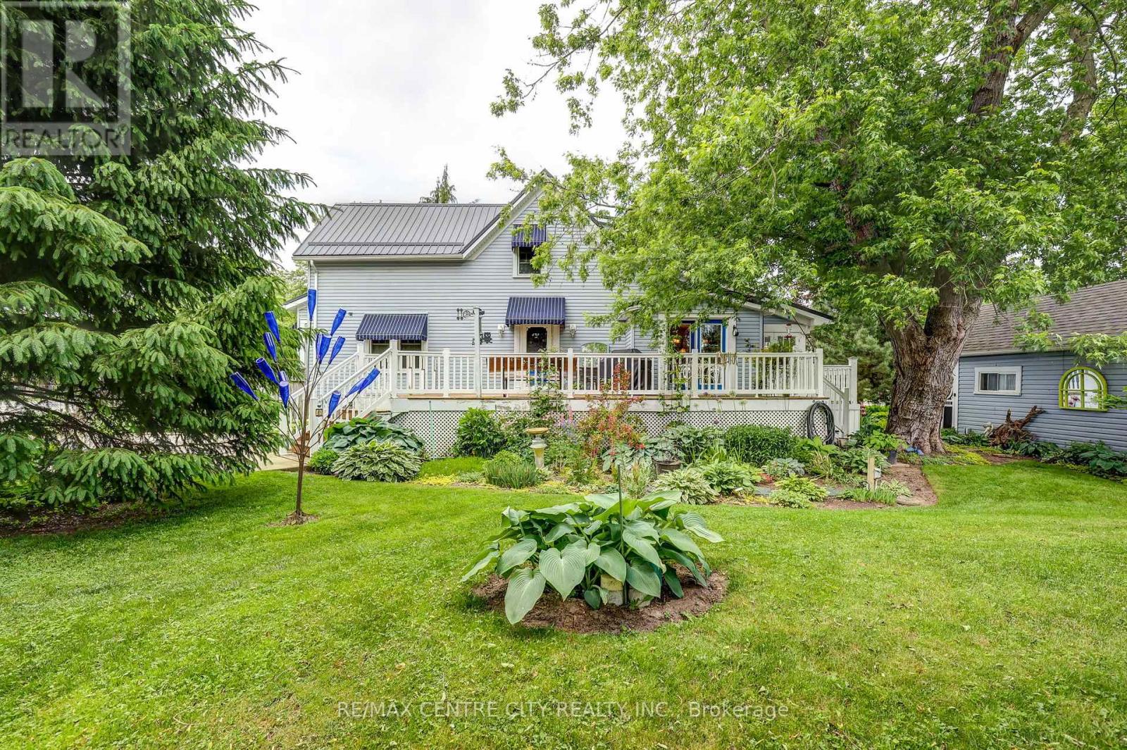 8961 Iona Road, Dutton/dunwich (Iona), Ontario  N0L 1P0 - Photo 11 - X12217167