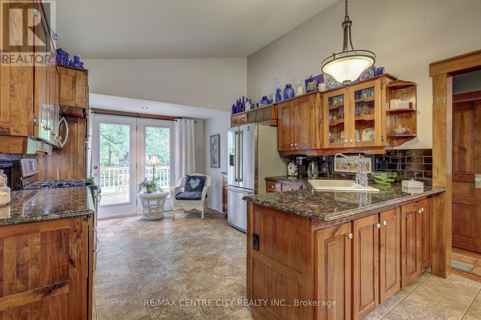 8961 Iona Road, Dutton/dunwich (Iona), Ontario  N0L 1P0 - Photo 18 - X12217167
