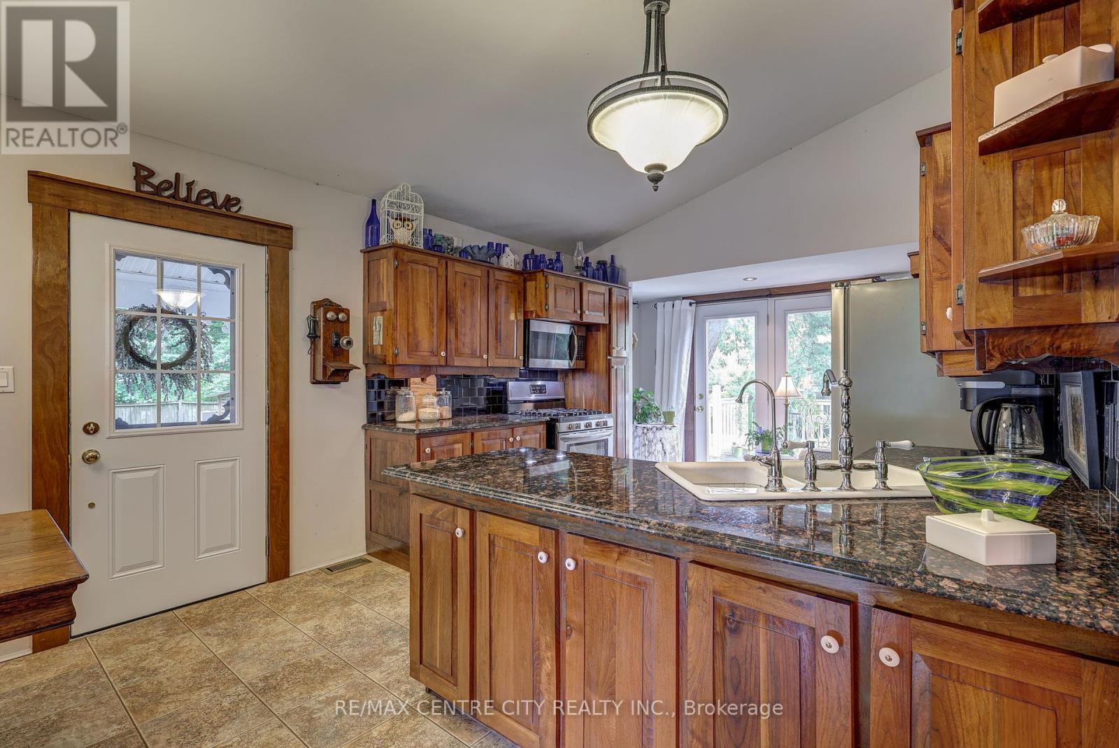 8961 Iona Road, Dutton/dunwich (Iona), Ontario  N0L 1P0 - Photo 19 - X12217167