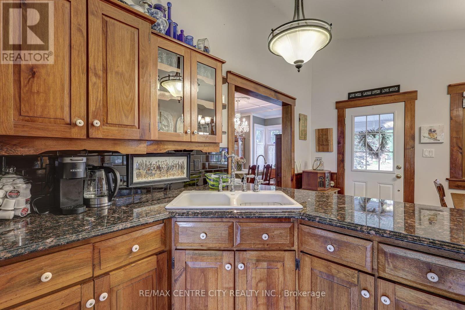 8961 Iona Road, Dutton/dunwich (Iona), Ontario  N0L 1P0 - Photo 21 - X12217167