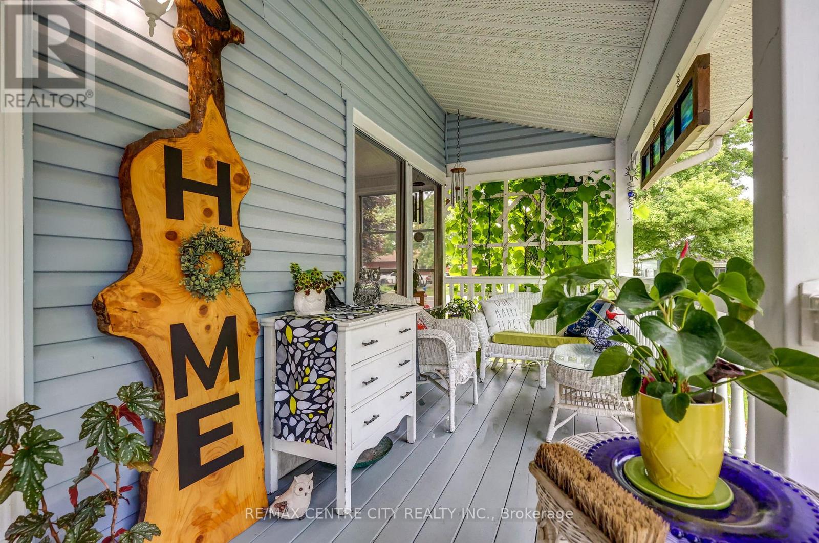 8961 Iona Road, Dutton/dunwich (Iona), Ontario  N0L 1P0 - Photo 6 - X12217167