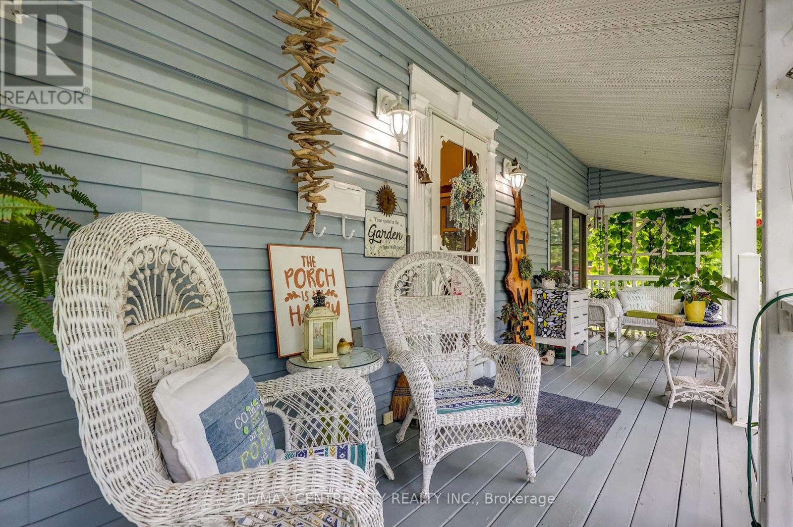 8961 Iona Road, Dutton/dunwich (Iona), Ontario  N0L 1P0 - Photo 8 - X12217167