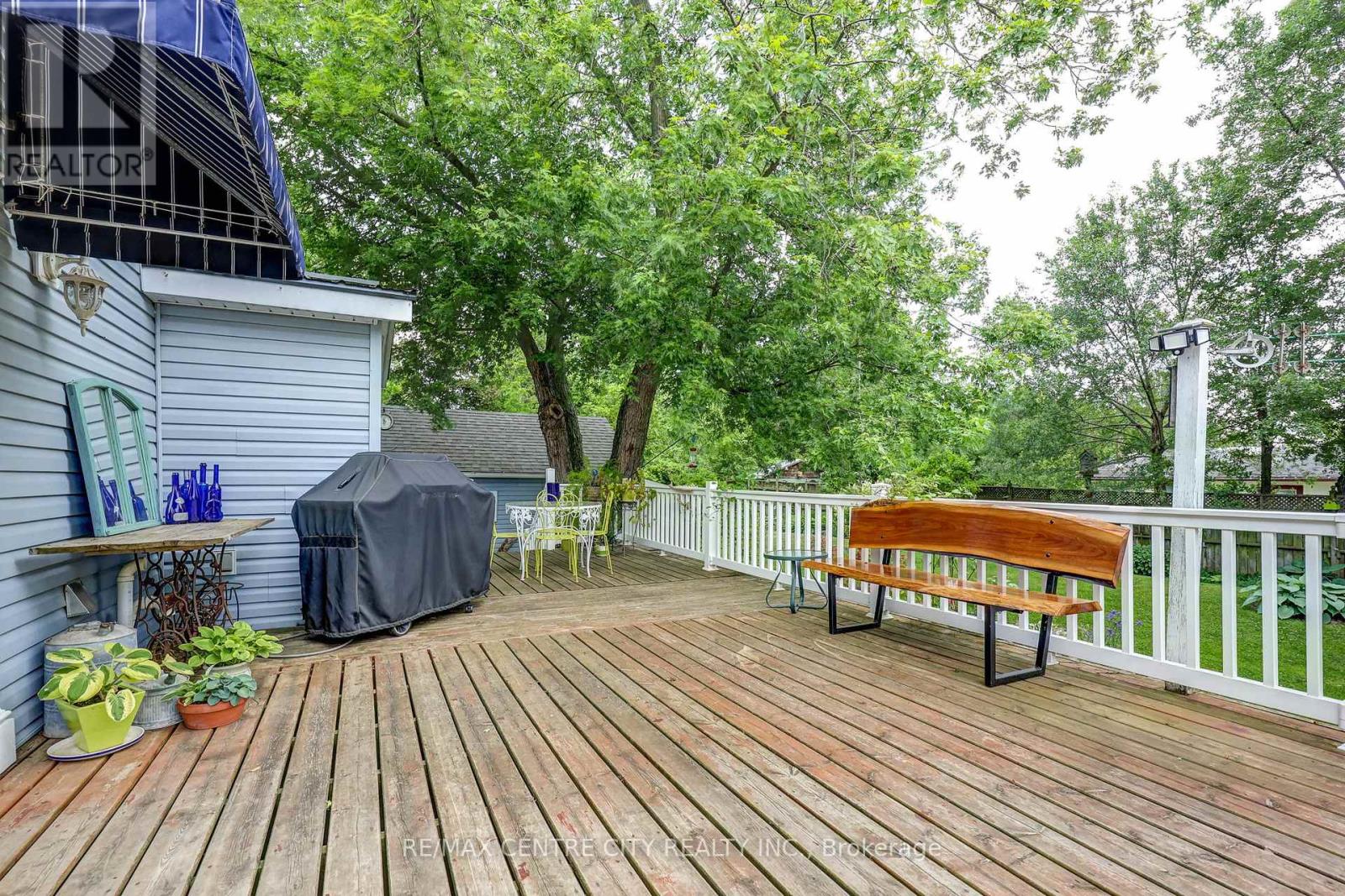 8961 Iona Road, Dutton/dunwich (Iona), Ontario  N0L 1P0 - Photo 9 - X12217167