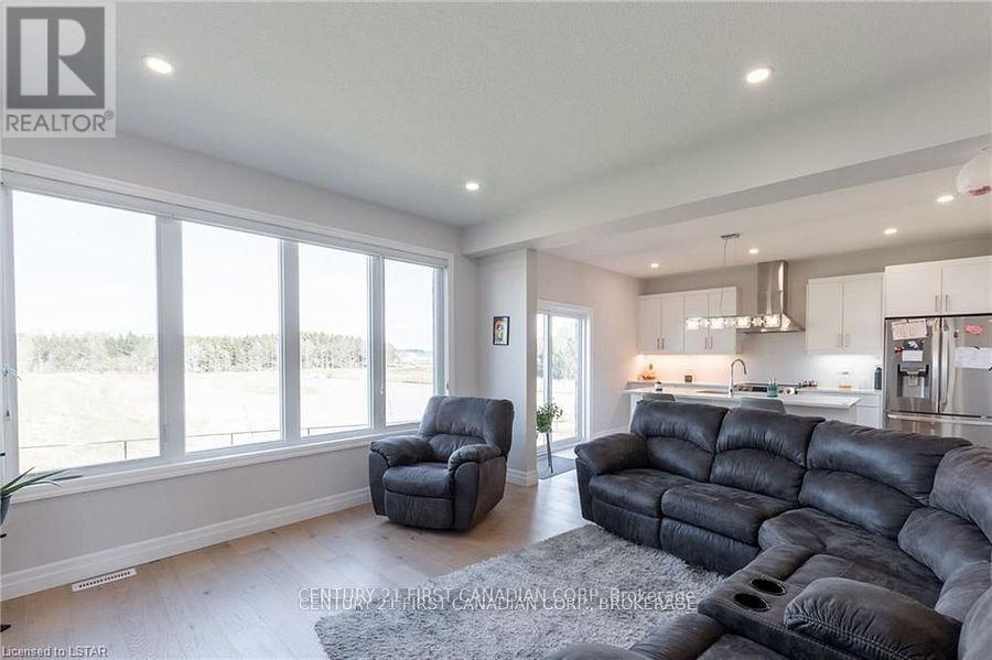 121 Basil Crescent, Middlesex Centre (Ilderton), Ontario  N0M 2A0 - Photo 13 - X12217310