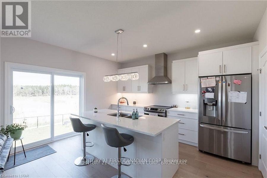 121 Basil Crescent, Middlesex Centre (Ilderton), Ontario  N0M 2A0 - Photo 18 - X12217310