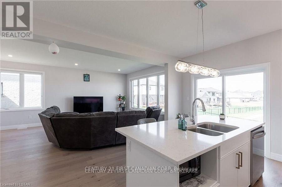 121 Basil Crescent, Middlesex Centre (Ilderton), Ontario  N0M 2A0 - Photo 19 - X12217310