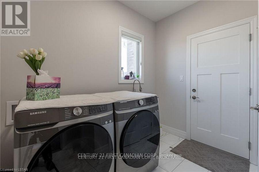 121 Basil Crescent, Middlesex Centre (Ilderton), Ontario  N0M 2A0 - Photo 24 - X12217310
