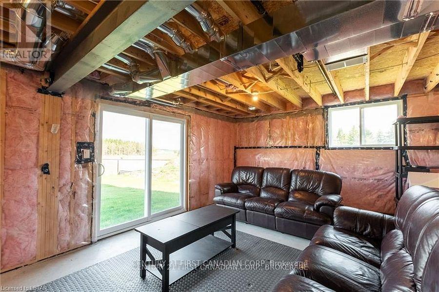121 Basil Crescent, Middlesex Centre (Ilderton), Ontario  N0M 2A0 - Photo 41 - X12217310