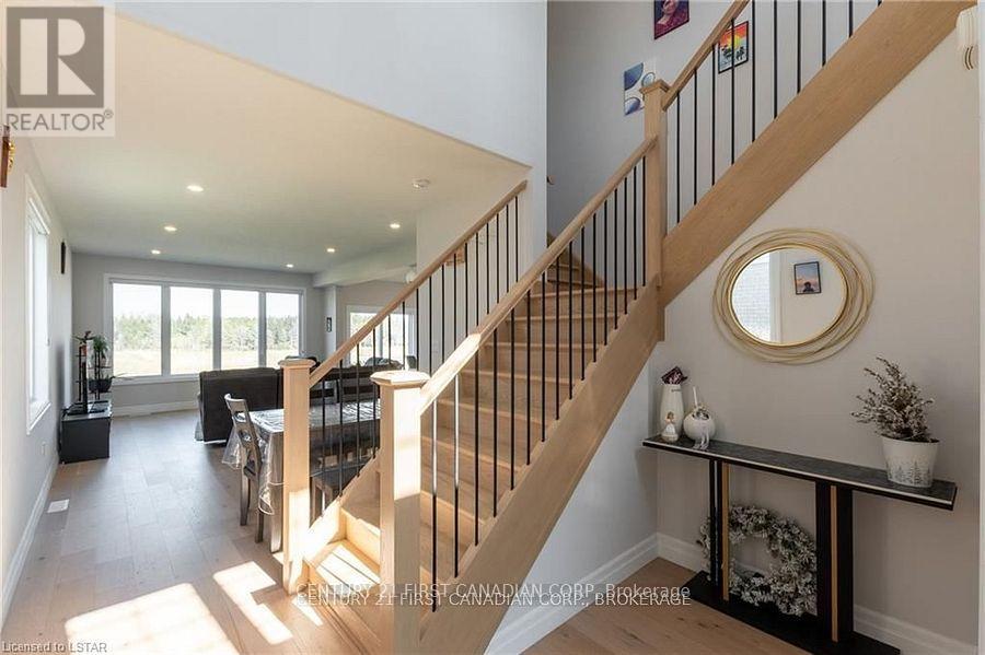 121 Basil Crescent, Middlesex Centre (Ilderton), Ontario  N0M 2A0 - Photo 7 - X12217310