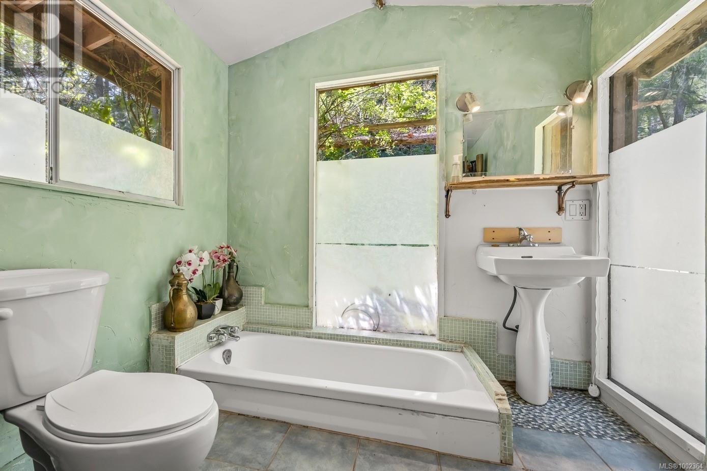7555 Central Rd, Hornby Island, British Columbia  V0R 1Z0 - Photo 17 - 1002364