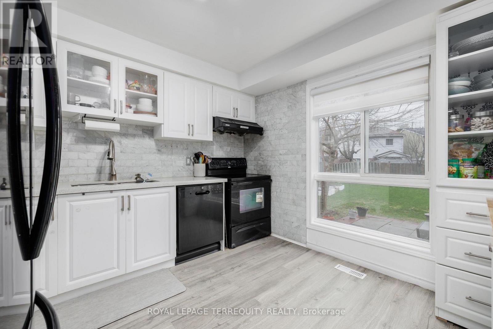 77 Warwick Castle Court, Toronto, Ontario  M1B 3E5 - Photo 8 - E12217084