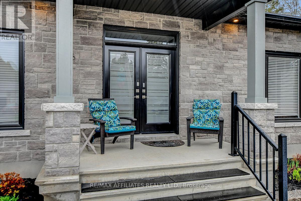 116 Queen Charlotte Street, Ottawa, Ontario  K0A 2Z0 - Photo 3 - X12217241