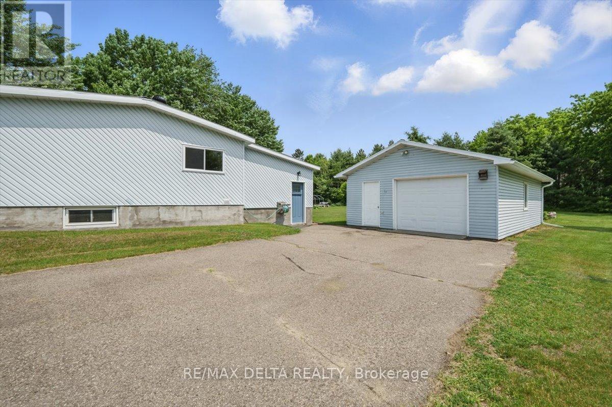 844 Cartier Street, Alfred And Plantagenet, Ontario  K0B 1C0 - Photo 37 - X12217256