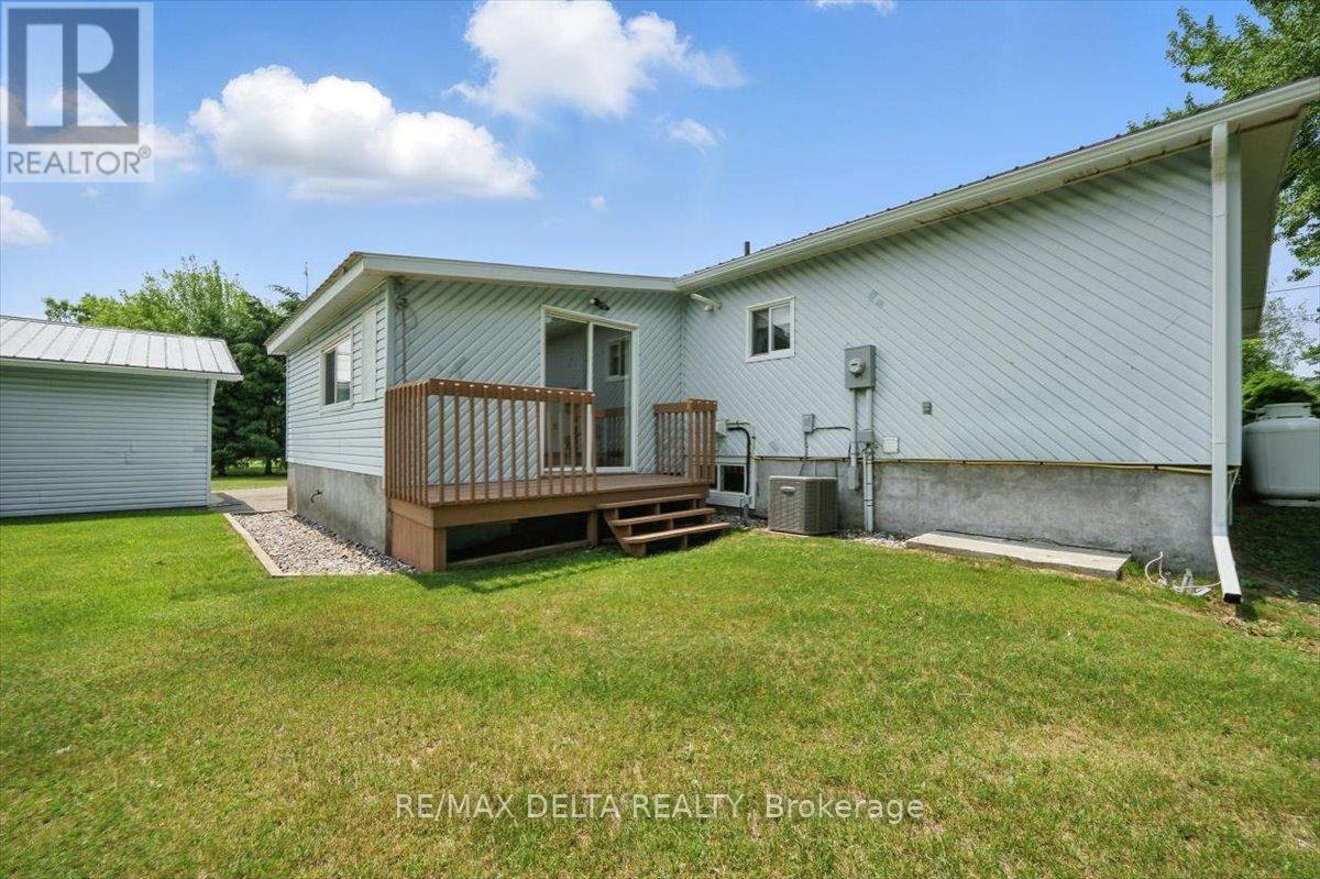 844 Cartier Street, Alfred And Plantagenet, Ontario  K0B 1C0 - Photo 39 - X12217256