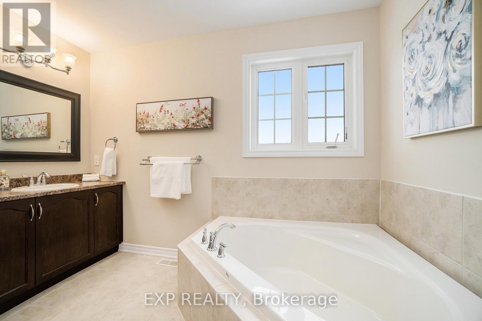 405 Meadowhawk Crescent, Ottawa, Ontario  K2J 5X1 - Photo 22 - X12217281