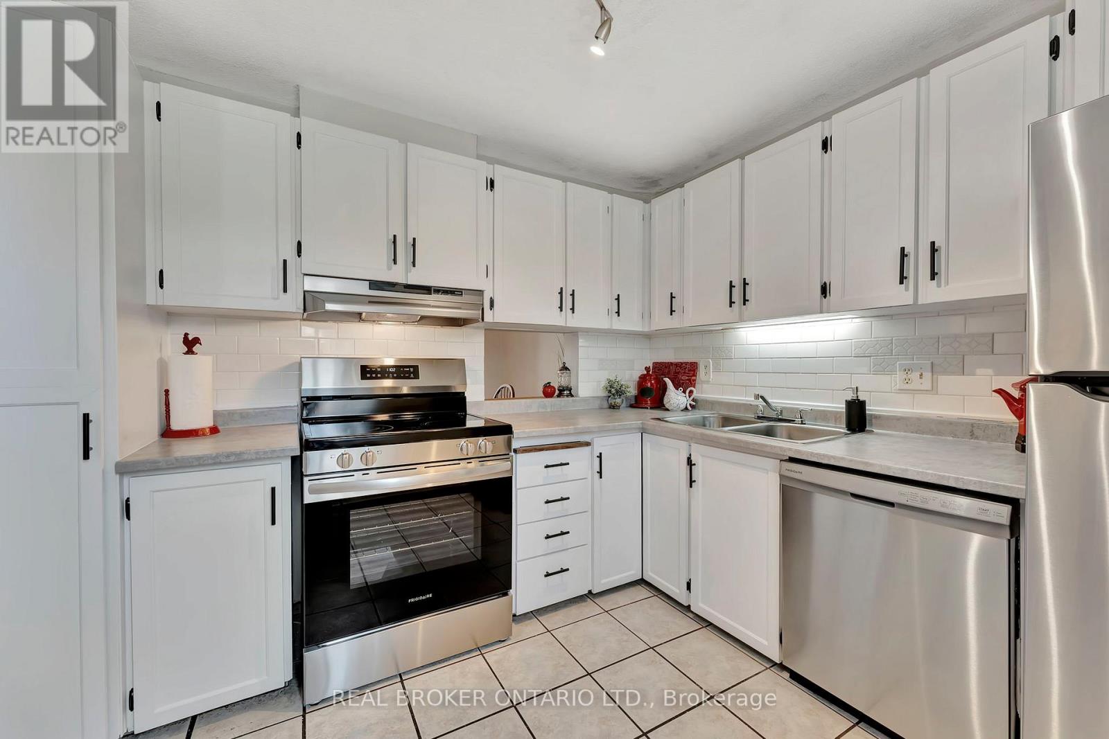 5 Tedwyn Drive, Ottawa, Ontario  K2J 1R3 - Photo 4 - X12217283