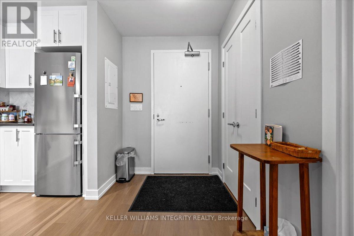 3 - 570 De Mazenod Avenue, Ottawa, Ontario  K1S 5X2 - Photo 5 - X12217286
