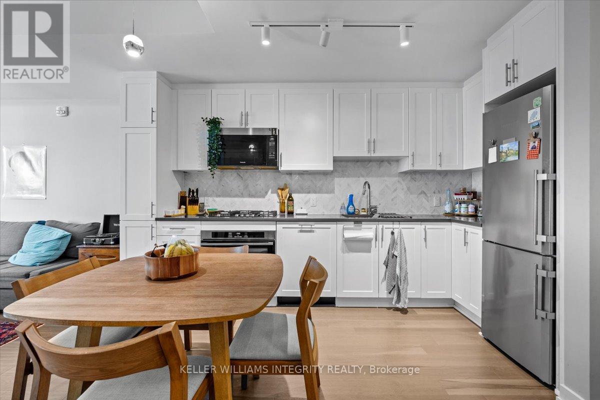 3 - 570 De Mazenod Avenue, Ottawa, Ontario  K1S 5X2 - Photo 6 - X12217286