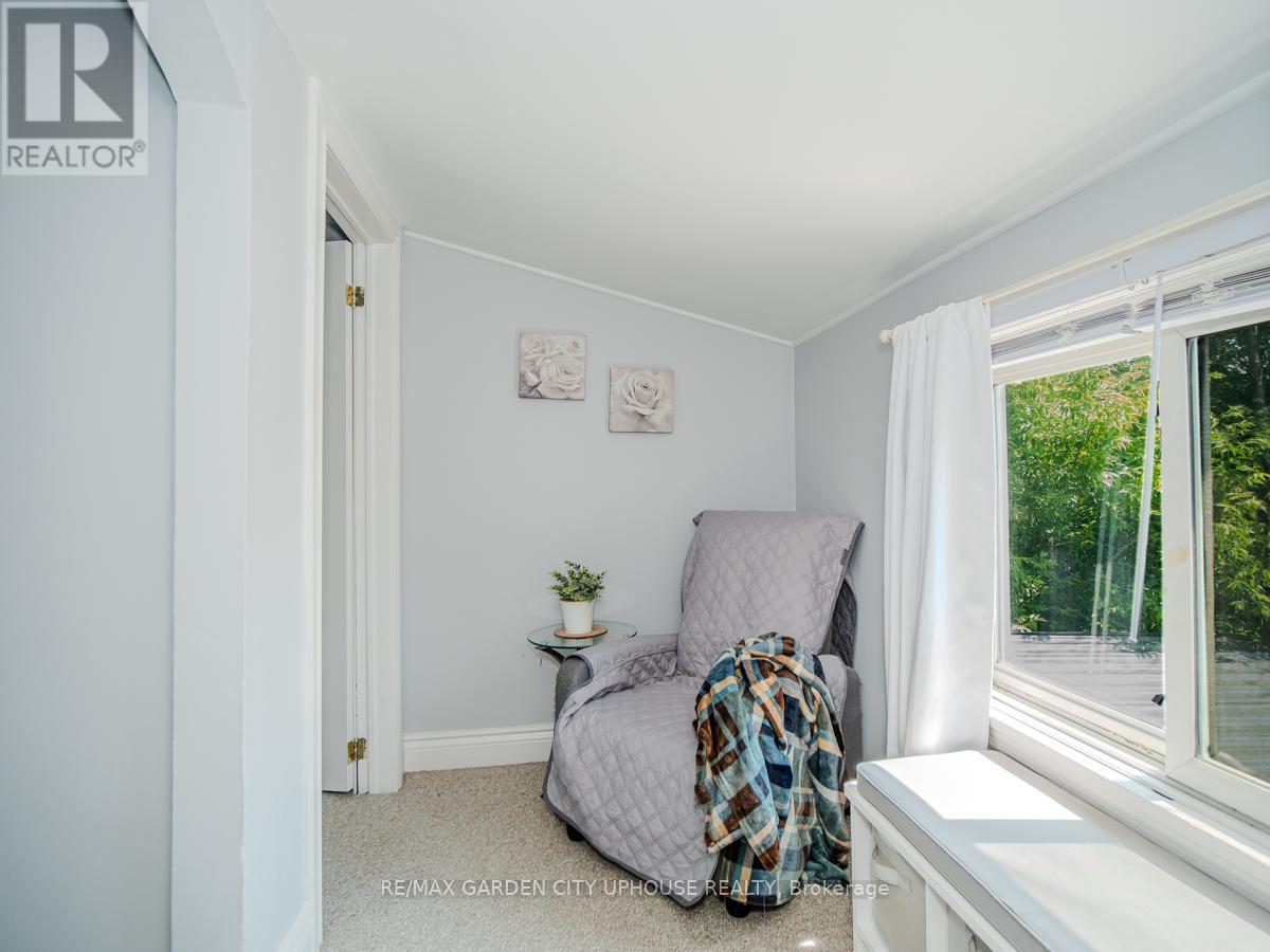 99 Pelham Road, St. Catharines, Ontario  L2S 1S5 - Photo 8 - X12217232