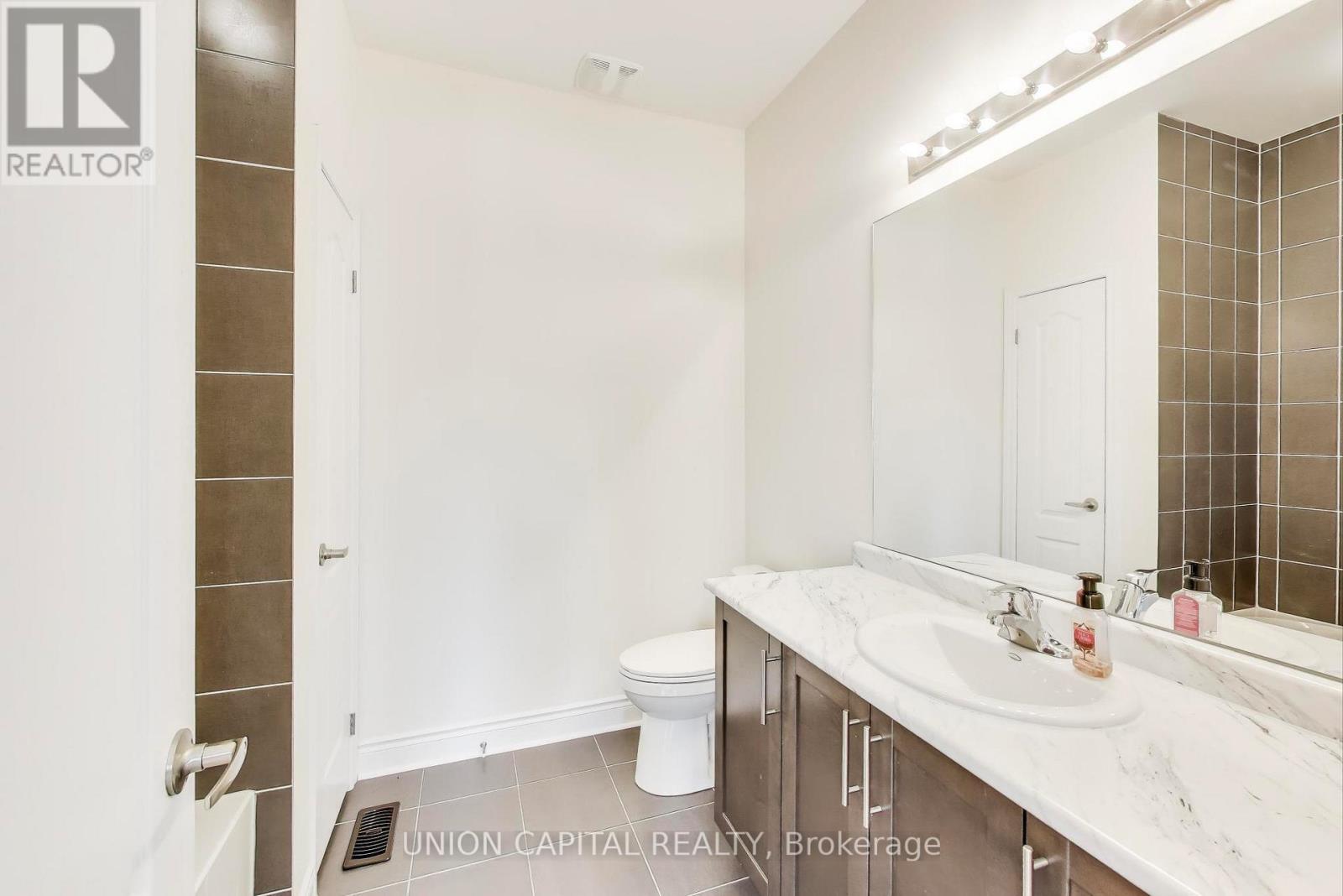 918 Ernest Cousins Circle, Newmarket, Ontario  L3X 0B7 - Photo 31 - N12216890