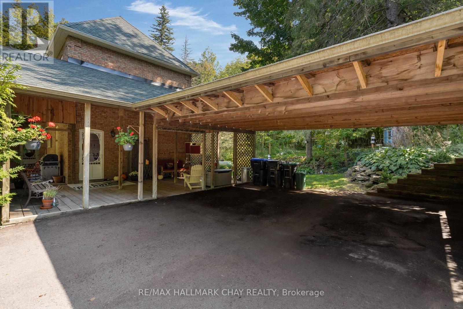 4950 Penetanguishene Road, Springwater, Ontario  L0L 1V0 - Photo 10 - S12216465
