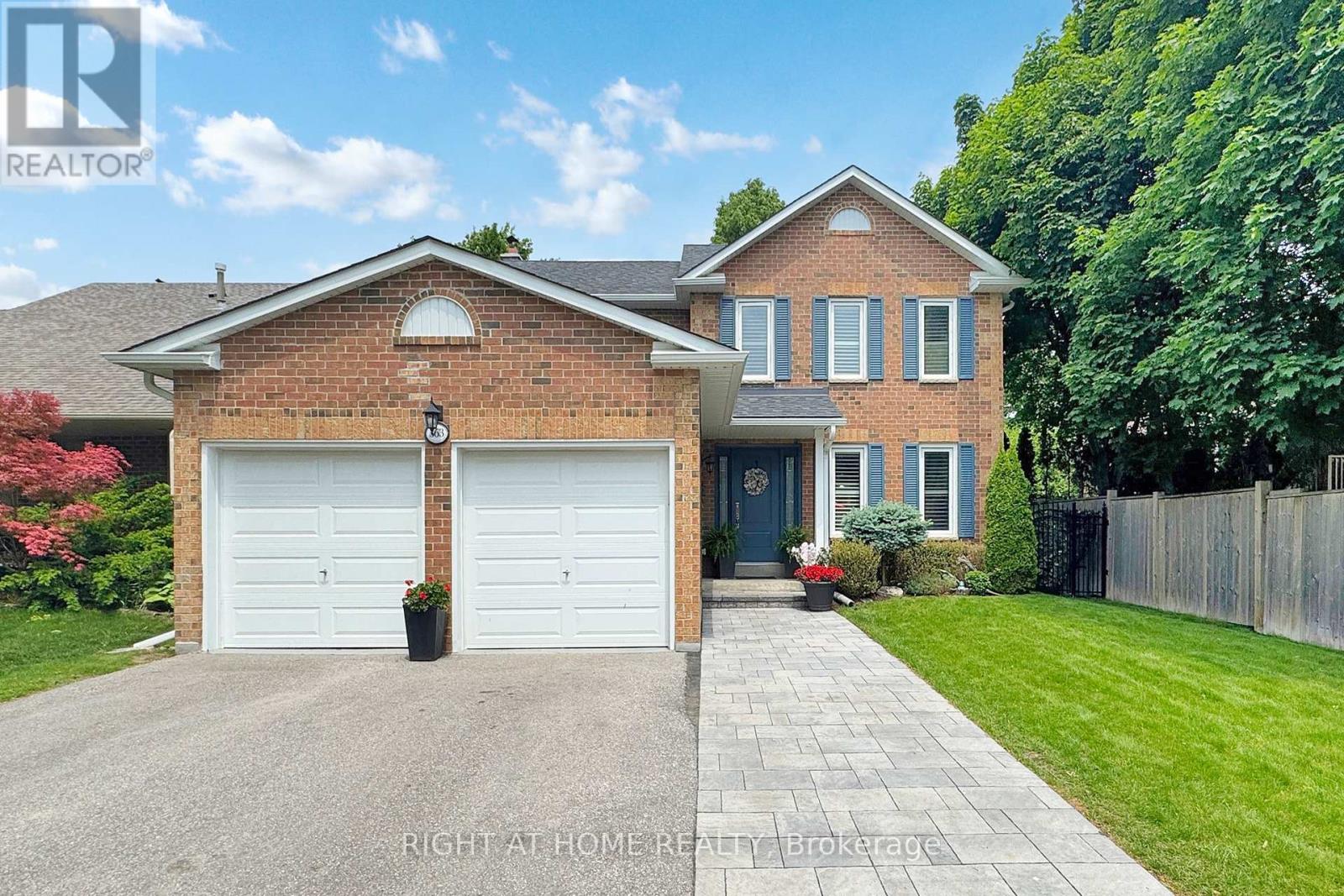 363 CROSSLAND GATE, Newmarket, Ontario
