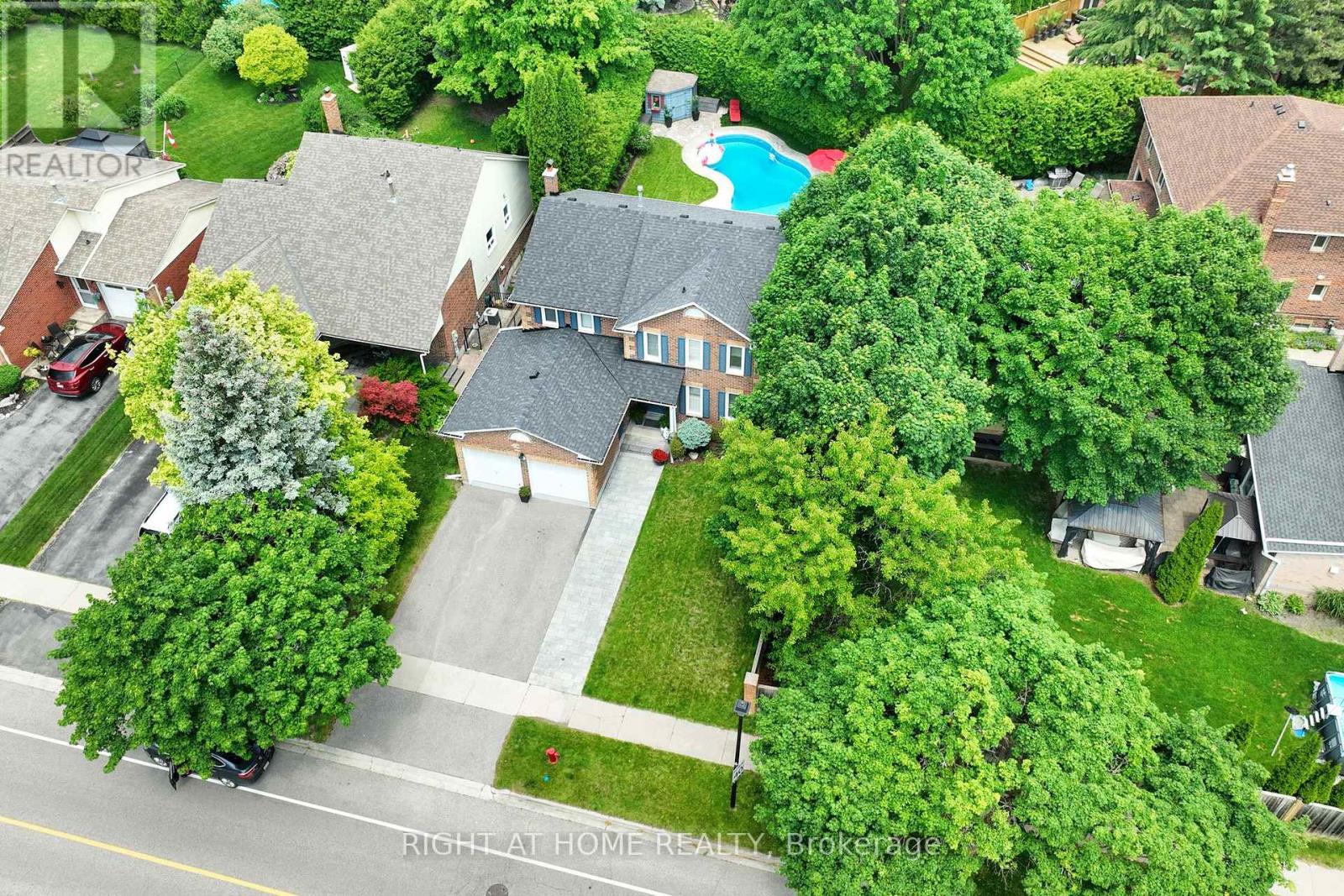 363 Crossland Gate, Newmarket, Ontario  L3X 1B5 - Photo 38 - N12217120