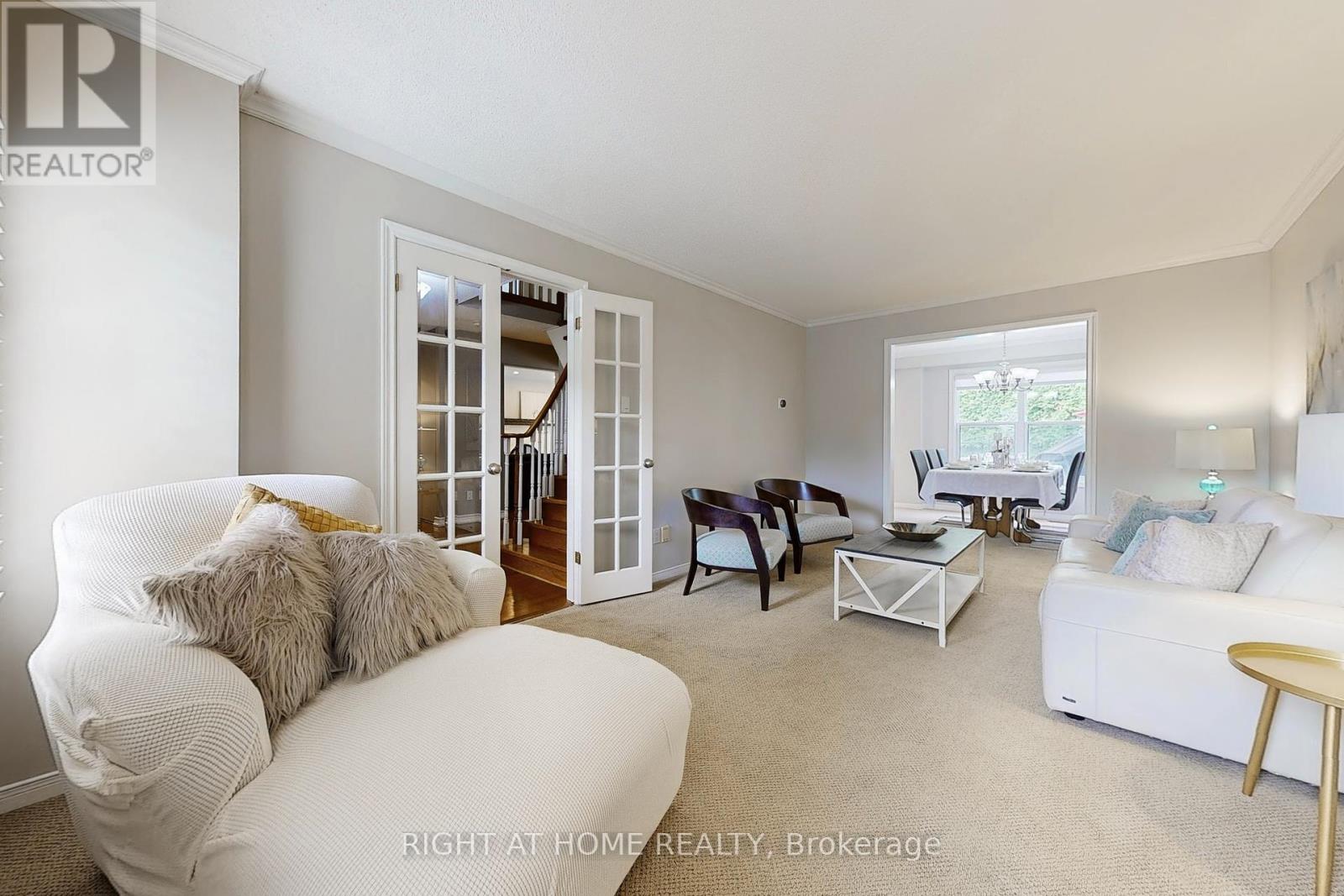 363 Crossland Gate, Newmarket, Ontario  L3X 1B5 - Photo 5 - N12217120