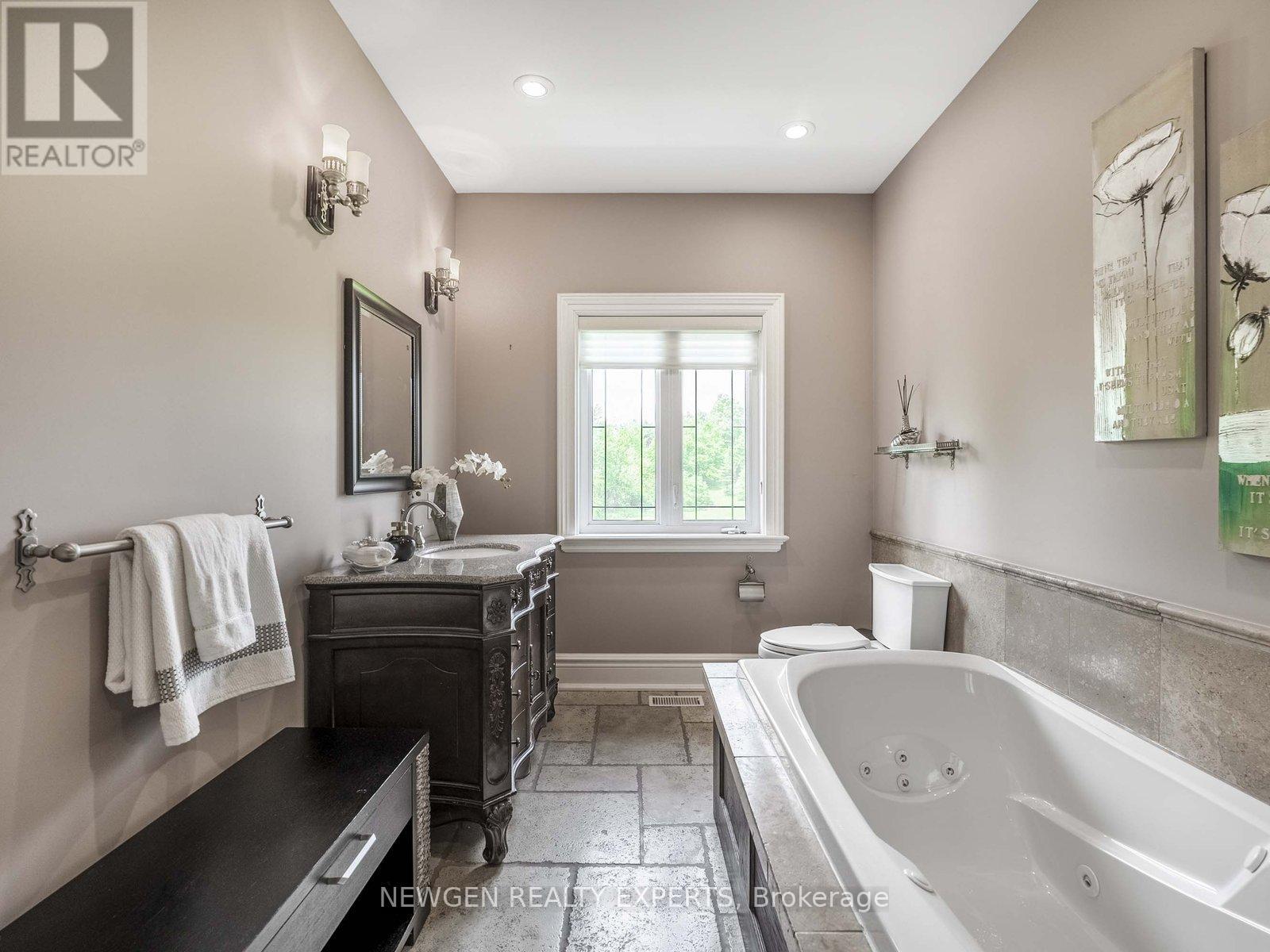 15 Abbitt Crescent, Halton Hills (Rural Halton Hills), Ontario  L7G 4S4 - Photo 37 - W12217047