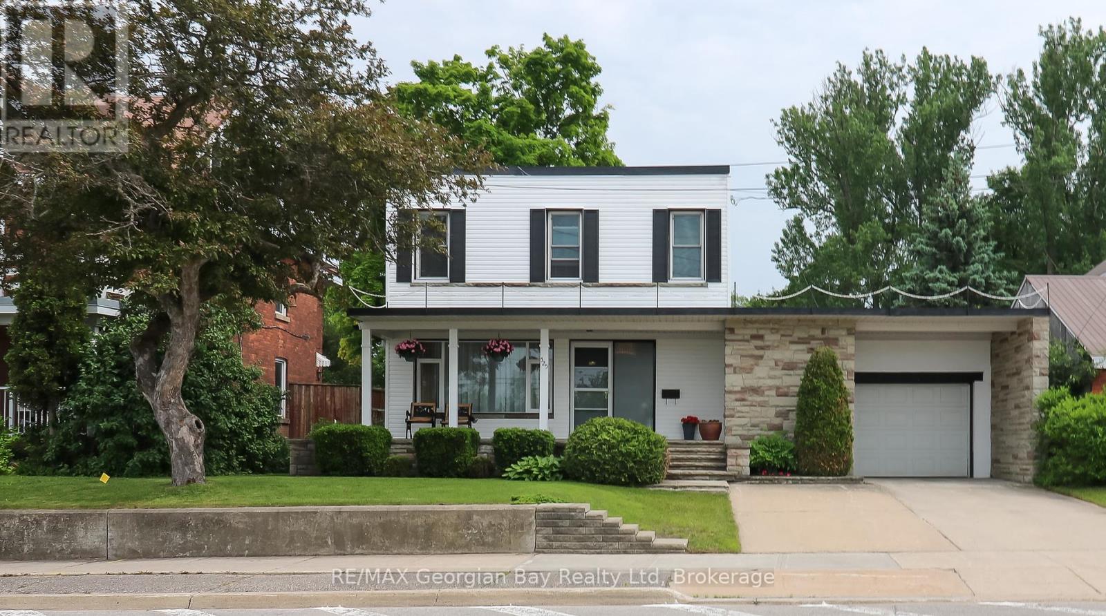 525 YONGE STREET, Midland, Ontario